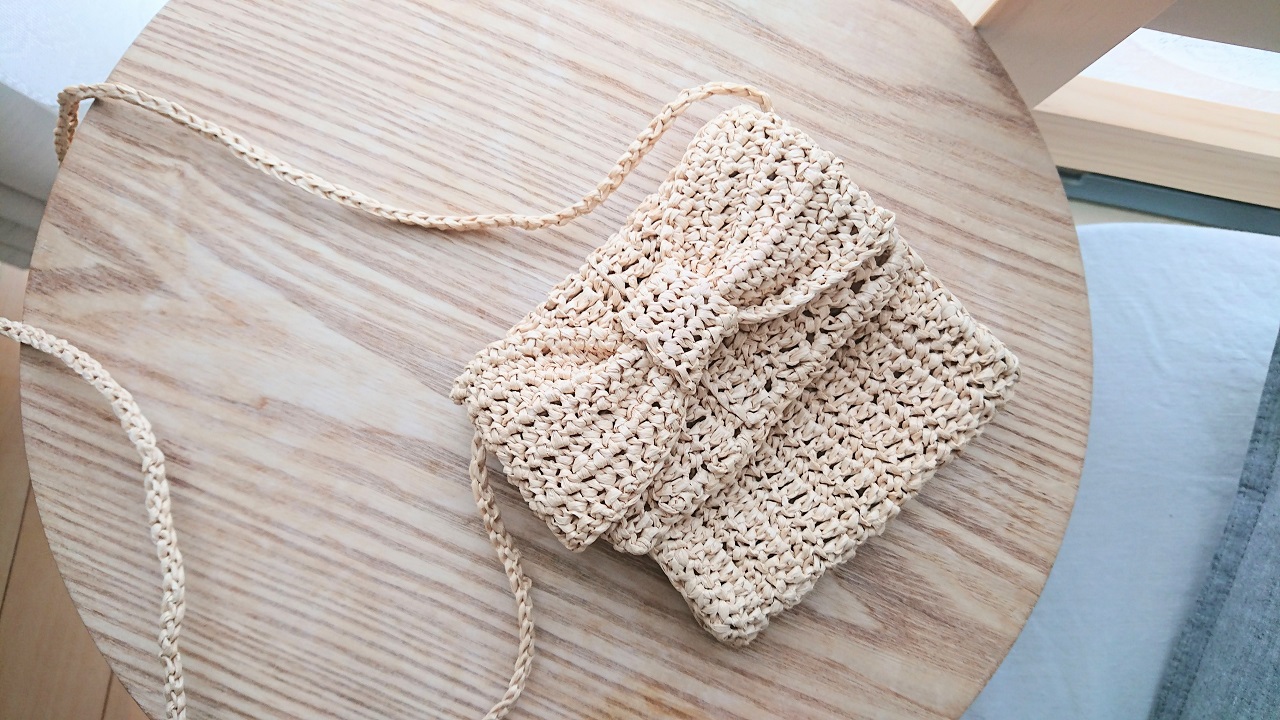 無料編み図】エコアンダリヤのキッズ用リボンポシェット | Jul Knitting ユールニッティング