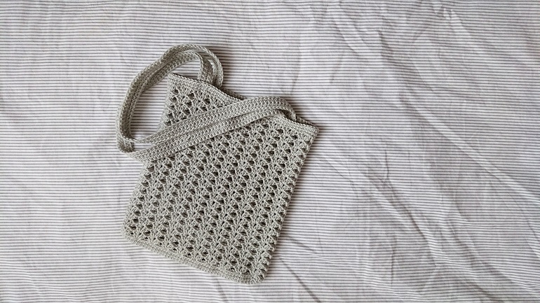 模様編みのミニバッグ